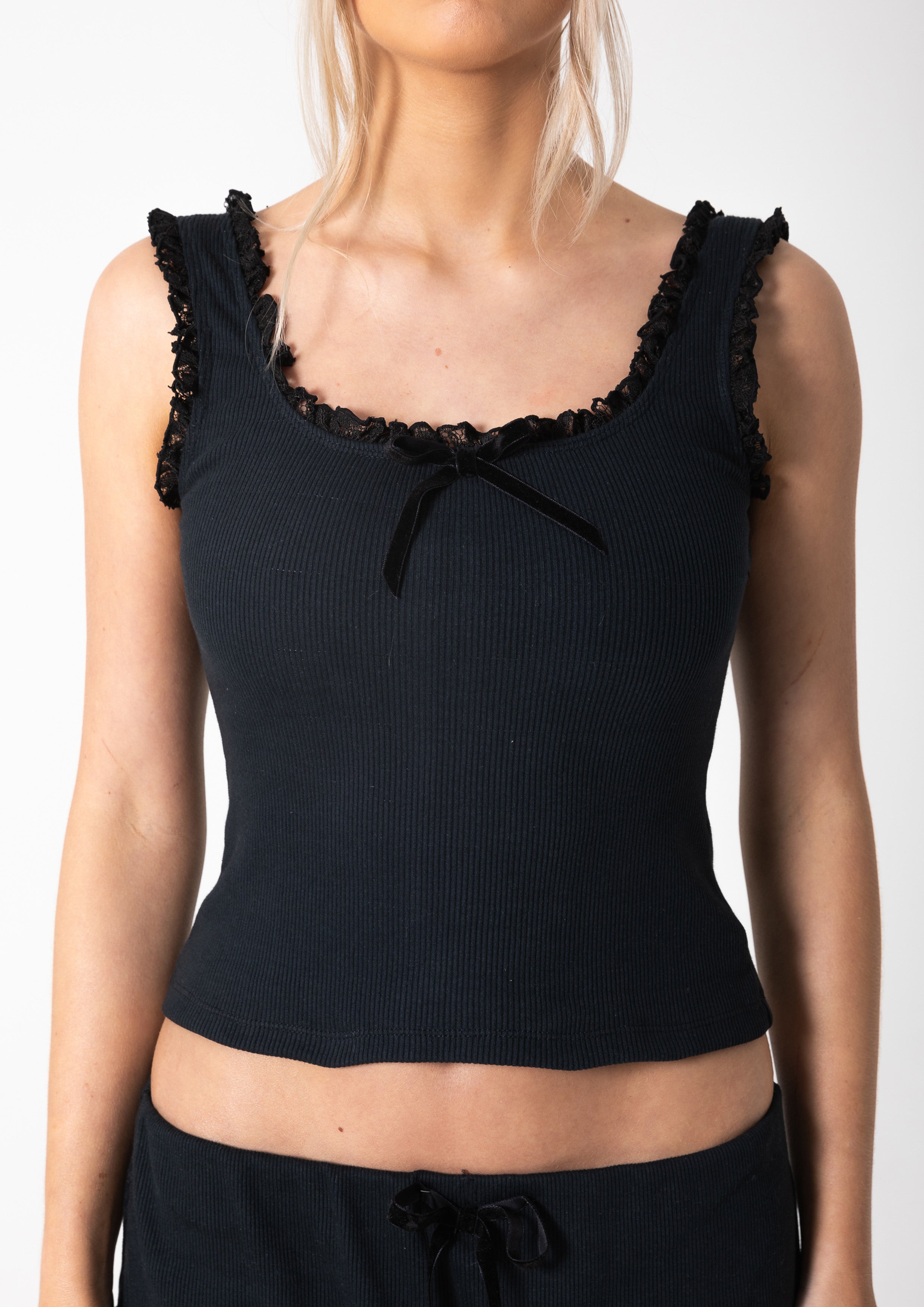 POSIE SINGLET - BLACK