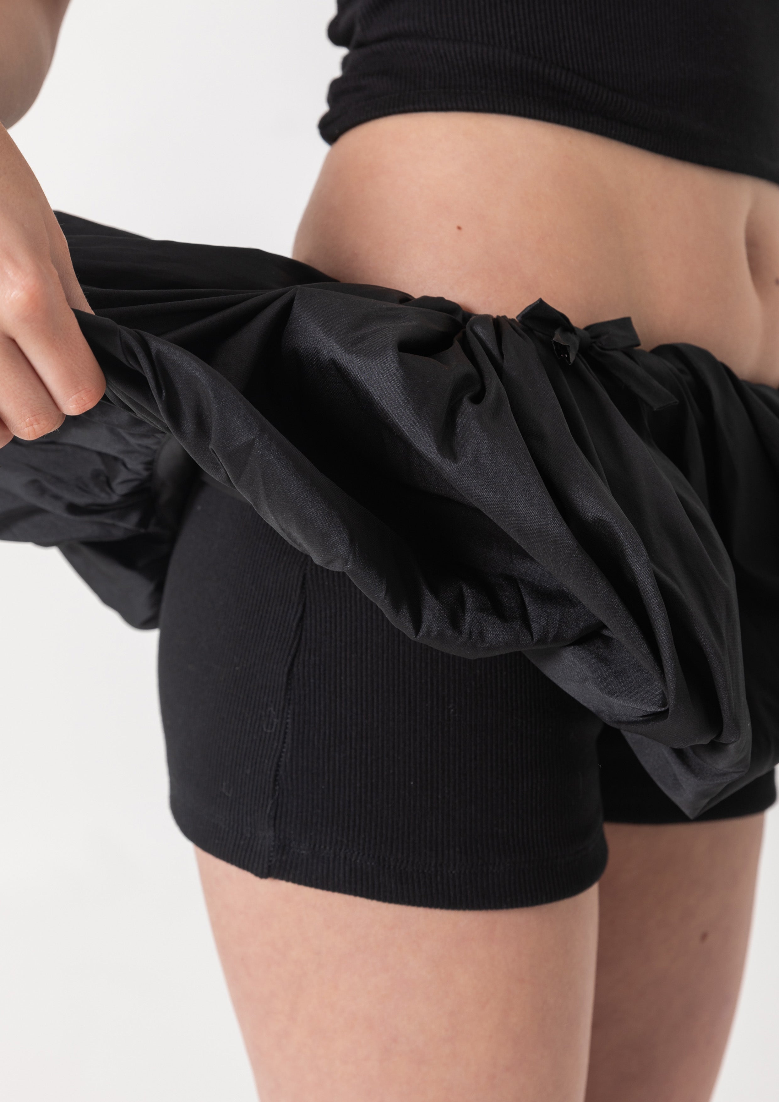 TAFFETA BUBBLE SKORT - BLACK